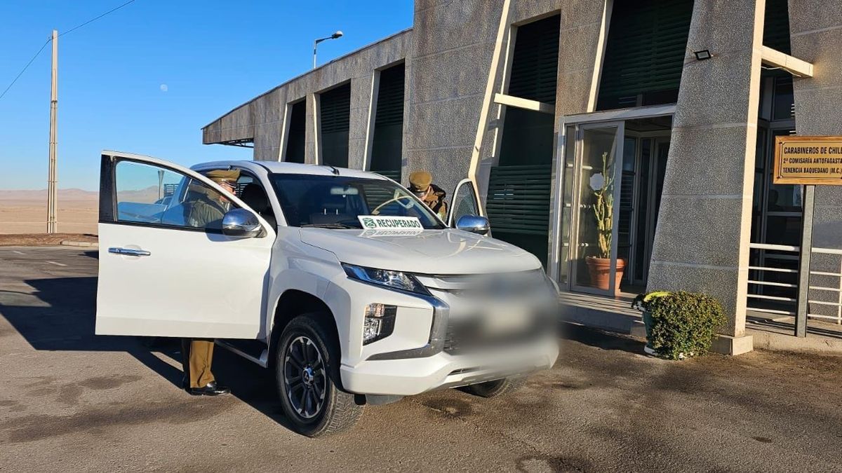 Detienen a sospechosos con camioneta robada en Baquedano Detienen a sospechosos con camioneta robada en Baquedano