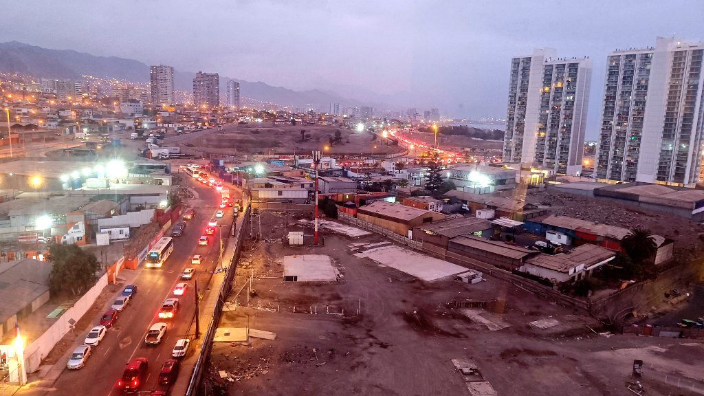 Congestión vehicular Av. Iquique Congestión vehicular Av. Iquique