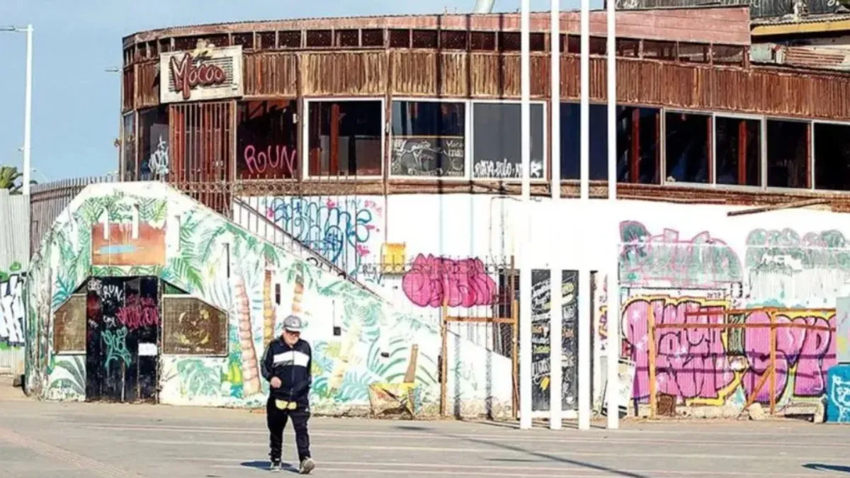 Locatarios responsabilizan al municipio por abandono del edificio Arrecife Locatarios responsabilizan al municipio por abandono del edificio Arrecife