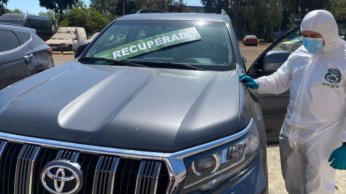 Carabineros descubren escondite de vehículos robados en Antofagasta Carabineros descubren escondite de vehículos robados en Antofagasta