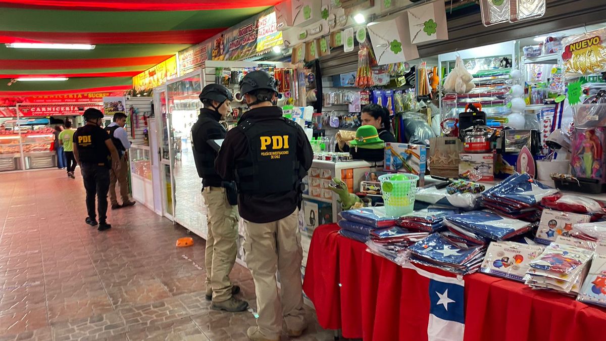 PDI fiscaliza a extranjeros en Antofagasta y presenta 16 denuncias PDI fiscaliza a extranjeros en Antofagasta y presenta 16 denuncias