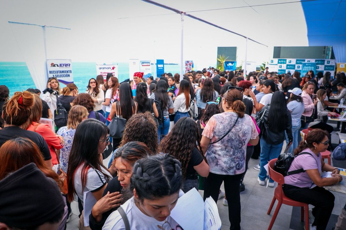Mujeres de Antofagasta encuentran oportunidades laborales en feria Mujeres de Antofagasta encuentran oportunidades laborales en feria