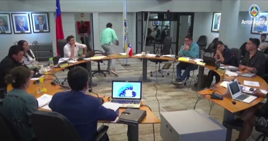 Alcalde Abandona Concejo Municipal Alcalde Abandona Concejo Municipal