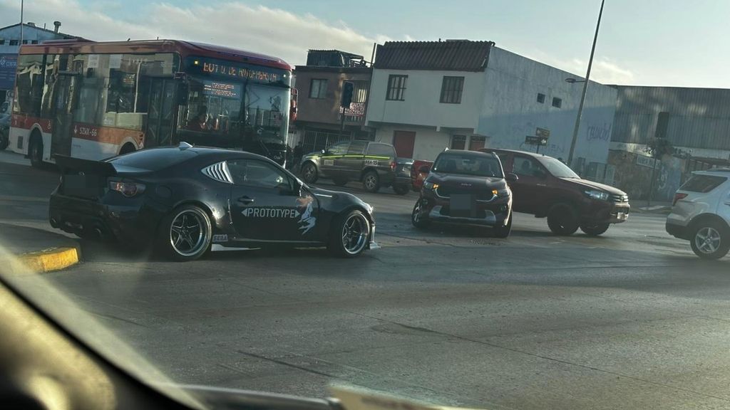 Colisión Av. Salvador Allende con Av. Iquique Colisión Av. Salvador Allende con Av. Iquique