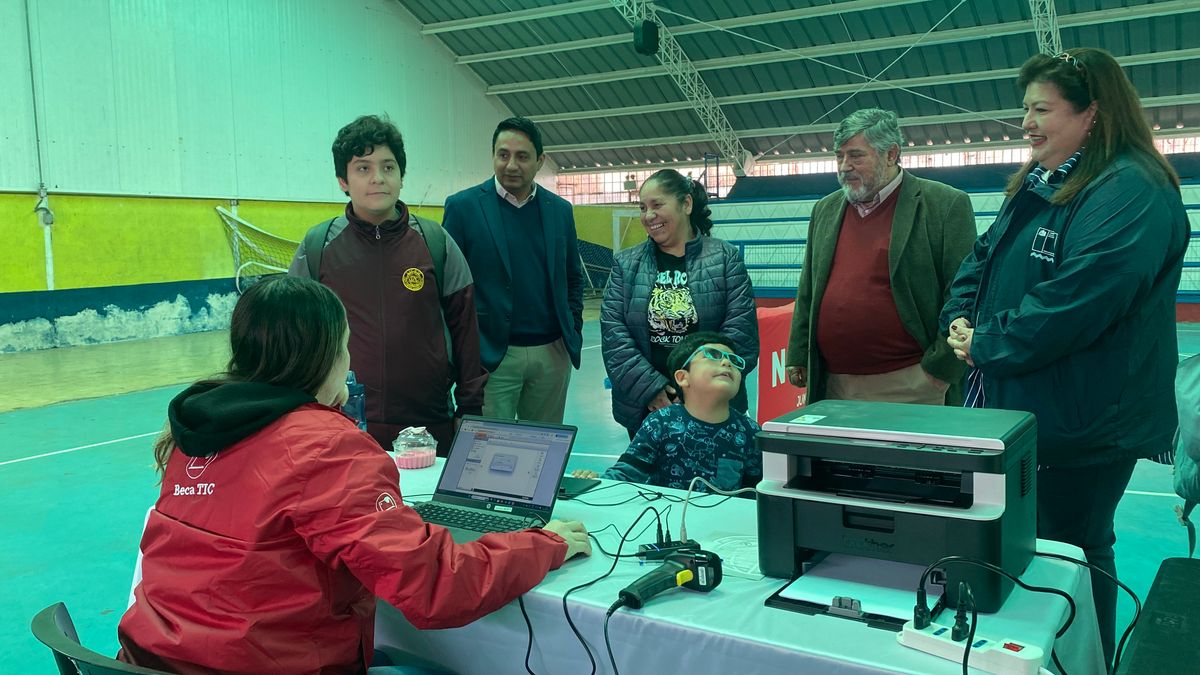 Junaeb distribuye 6 mil notebooks a escolares en Antofagasta Junaeb distribuye 6 mil notebooks a escolares en Antofagasta