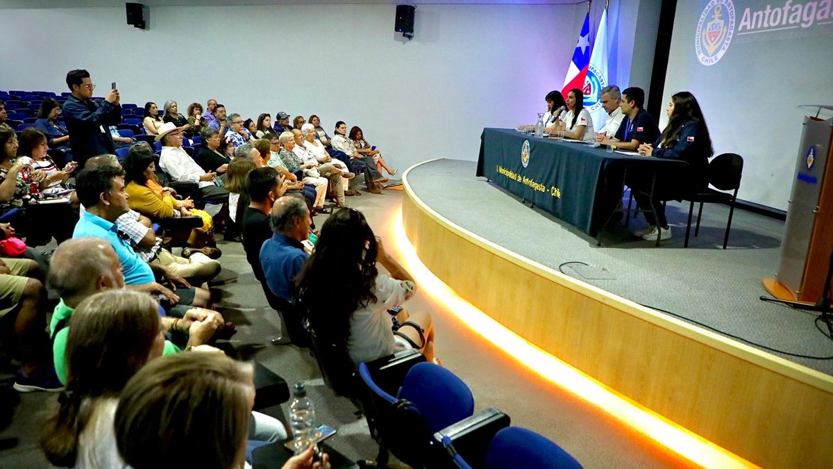 Alcalde de Antofagasta se reúne con Juntas de Vecinos Alcalde de Antofagasta se reúne con Juntas de Vecinos