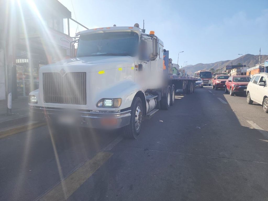 Camión en Av. Salvador Allende Camión en Av. Salvador Allende