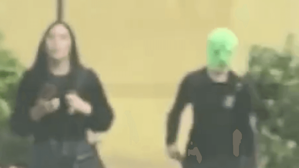 Sujeto acoso máscara