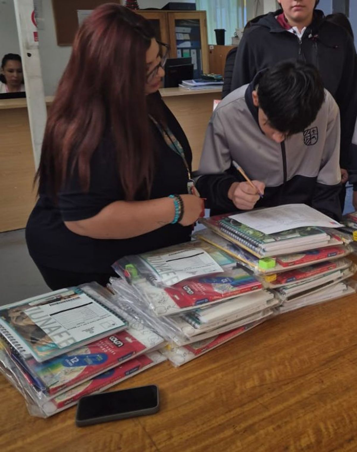 Más de 75 mil estudiantes en Antofagasta reciben útiles escolares Más de 75 mil estudiantes en Antofagasta reciben útiles escolares