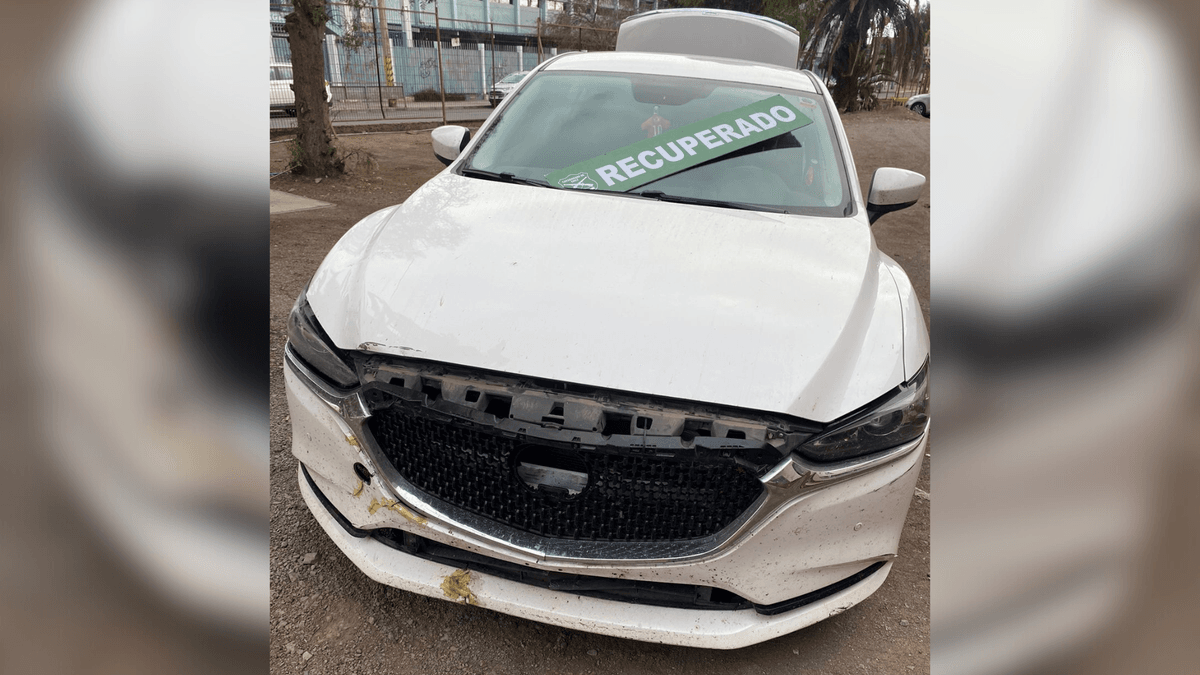 Tres detenidos en Antofagasta por robo de auto con patentes falsas Tres detenidos en Antofagasta por robo de auto con patentes falsas