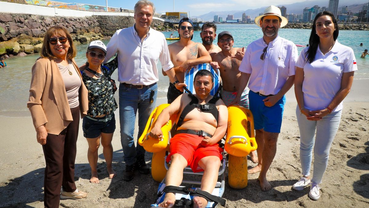 Antofagasta promueve la inclusión con silla anfibia Antofagasta promueve la inclusión con silla anfibia
