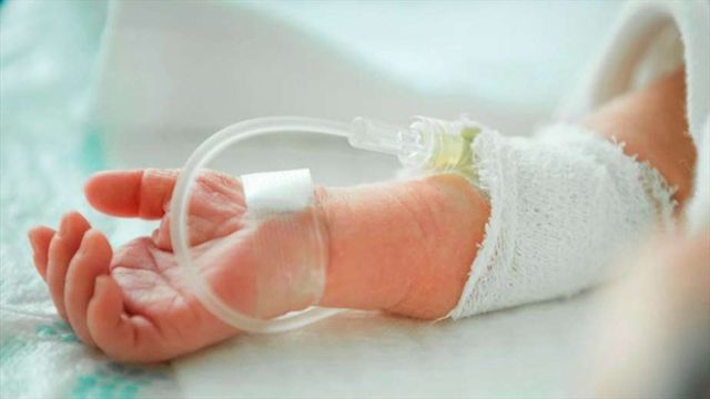 bebé hospitalizado