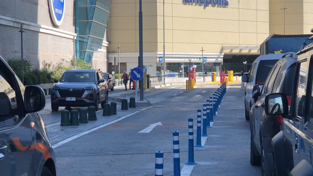 Barreras de Cobro Estacionamientos Mall Plaza Barreras de Cobro Estacionamientos Mall Plaza