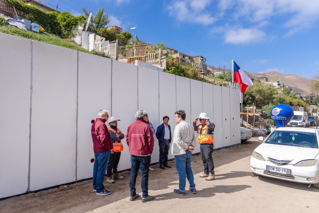 Levantamiento muro de contención Levantamiento muro de contención