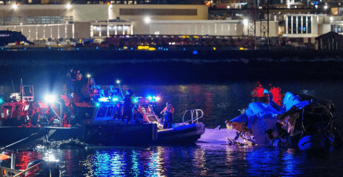 Tragedia aérea en Washington DC: Avión comercial choca con helicóptero militar Tragedia aérea en Washington DC: Avión comercial choca con helicóptero militar