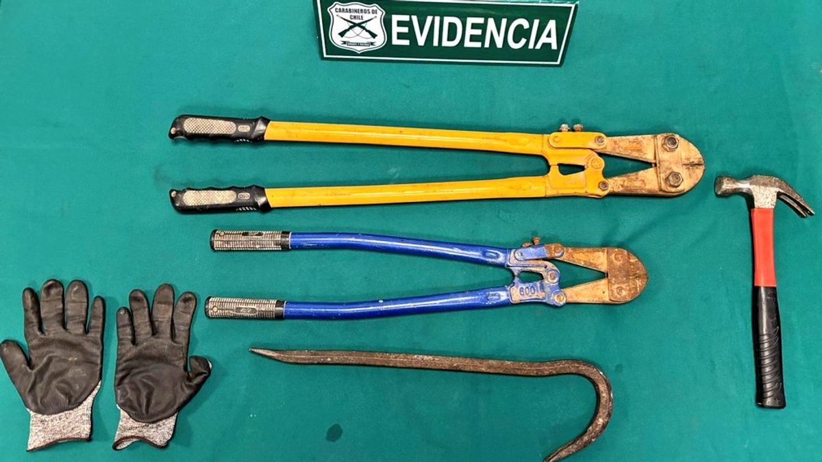 Carabineros detienen a tres sujetos por intento de robo en Antofagasta Carabineros detienen a tres sujetos por intento de robo en Antofagasta