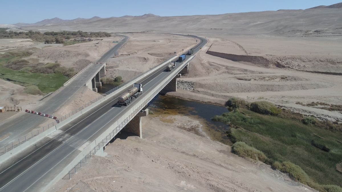 Vecinos de Quillagua festejan la renovación del puente en la Ruta 5 Vecinos de Quillagua festejan la renovación del puente en la Ruta 5