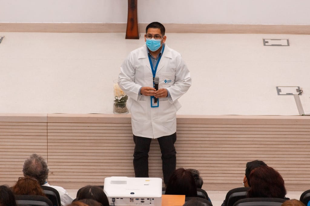 Dr. Antonio Zapata Dr. Antonio Zapata