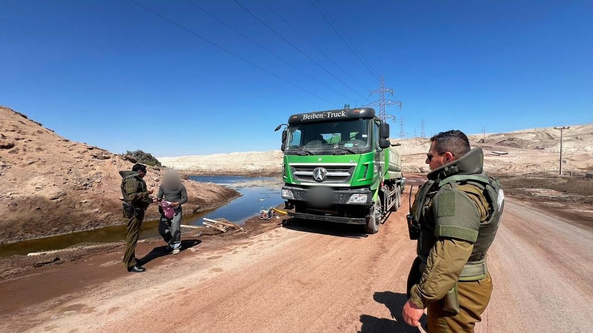Extranjero detenido por robar agua de humedal en Antofagasta Extranjero detenido por robar agua de humedal en Antofagasta
