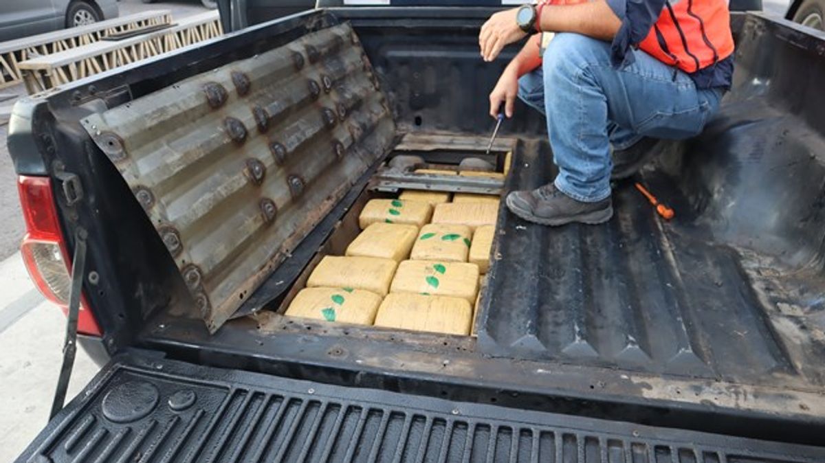 Aduanas descubre camioneta con doble fondo y 46 kilos de marihuana Aduanas descubre camioneta con doble fondo y 46 kilos de marihuana