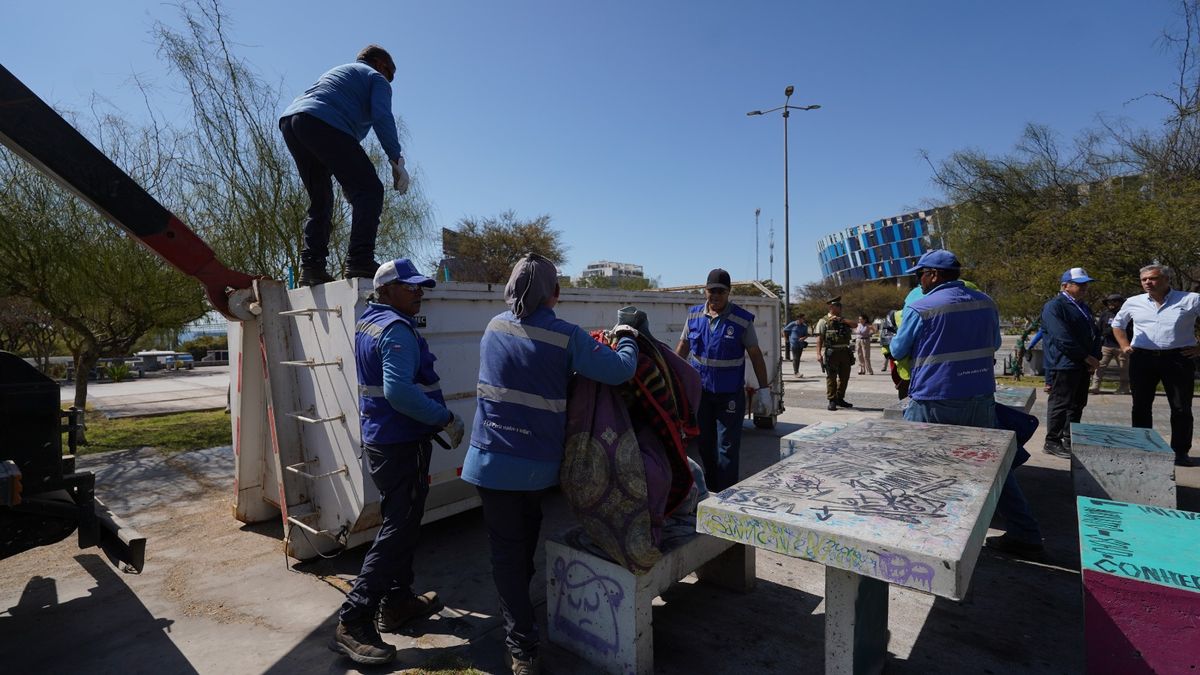 Operativo municipal y de Carabineros elimina rucos en parques cercanos al Estadio Regional Antofagasta Operativo municipal y de Carabineros elimina rucos en parques cercanos al Estadio Regional Antofagasta