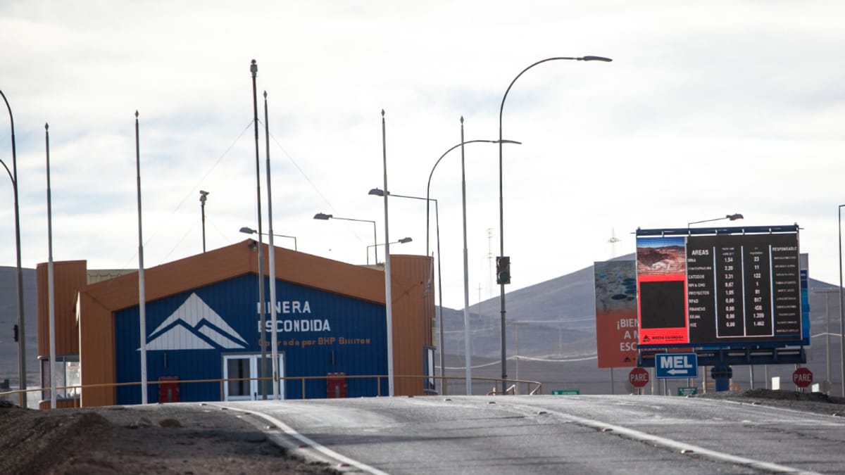 Trabajadores de Escondida votan a favor de huelga por negociación