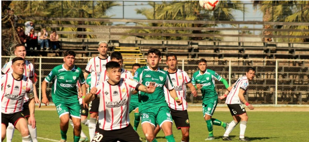 Deportes Linares se hunde en la tabla y roza el descenso Deportes Linares se hunde en la tabla y roza el descenso