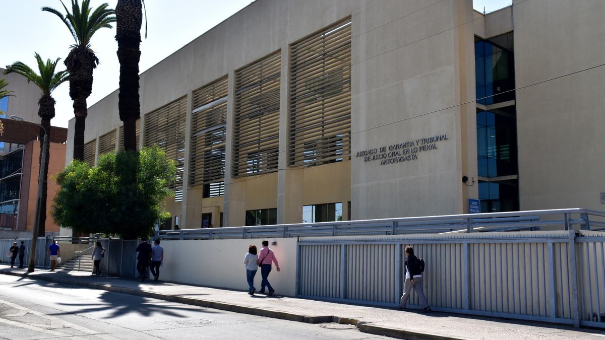 Sujeto condenado a 10 años por intento de homicidio a carabinero en Antofagasta Sujeto condenado a 10 años por intento de homicidio a carabinero en Antofagasta