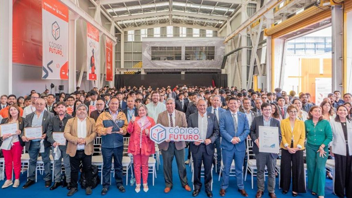 Código Futuro capacita a más de 8 mil estudiantes y anuncia nuevos liceos para 2026 Código Futuro capacita a más de 8 mil estudiantes y anuncia nuevos liceos para 2026