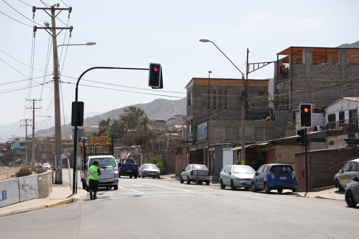 Antofagasta instala tres semáforos en avenidas principales Antofagasta instala tres semáforos en avenidas principales