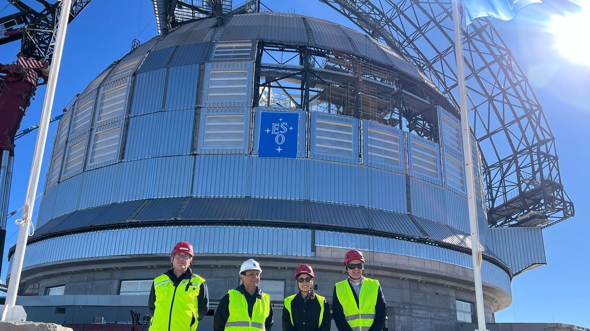 Autoridad chilena en inauguración de cúpula de telescopio gigante Autoridad chilena en inauguración de cúpula de telescopio gigante