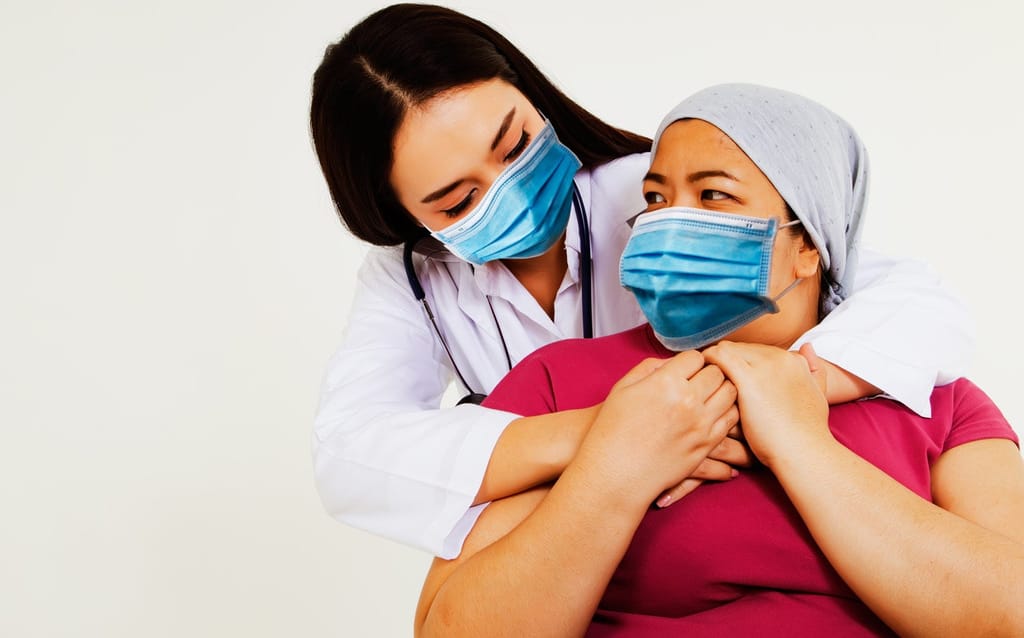 trabajador-salud-paciente-1421-886 trabajador-salud-paciente-1421-886