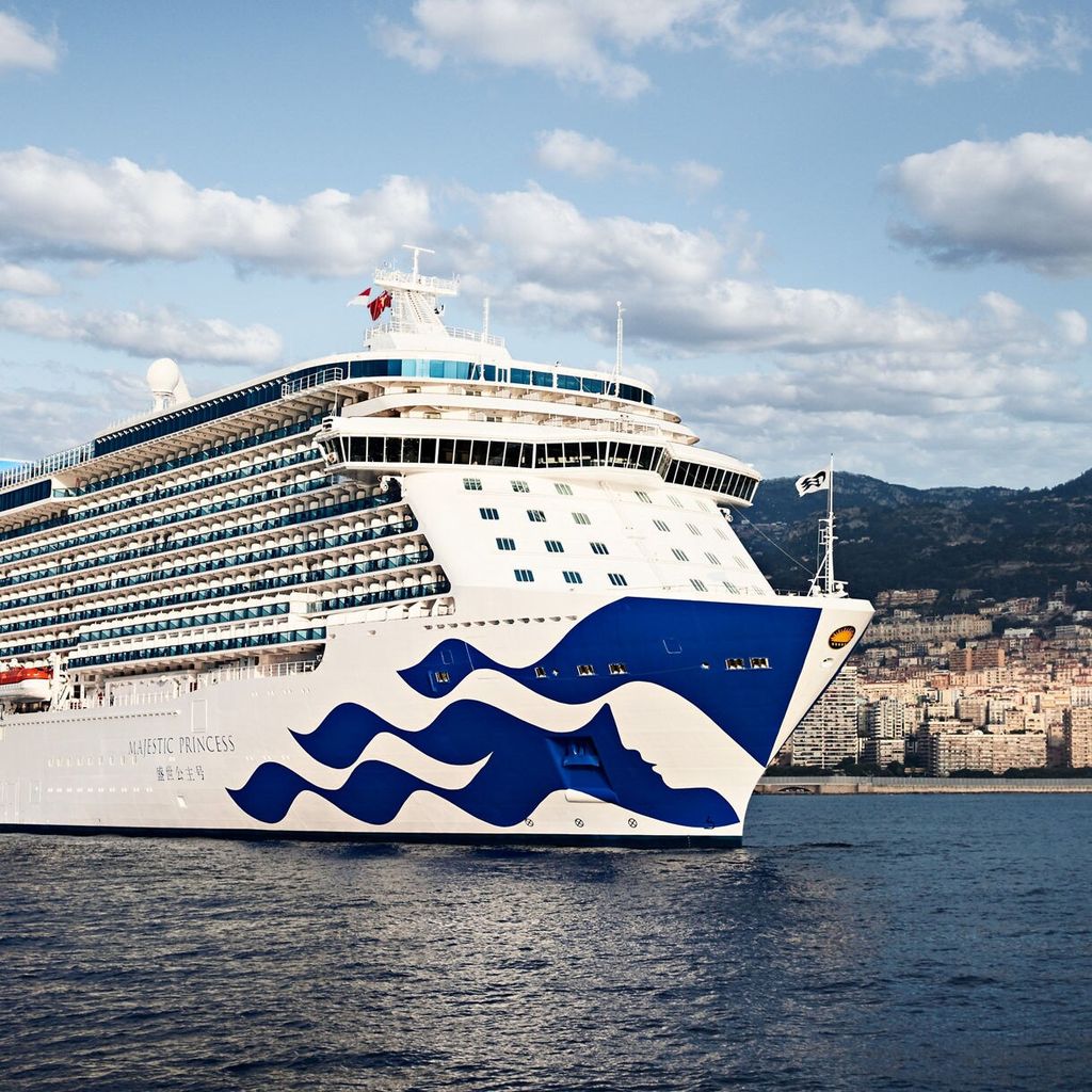 majestic-princess-full-view-in-europe_1x1-Square majestic-princess-full-view-in-europe_1x1-Square