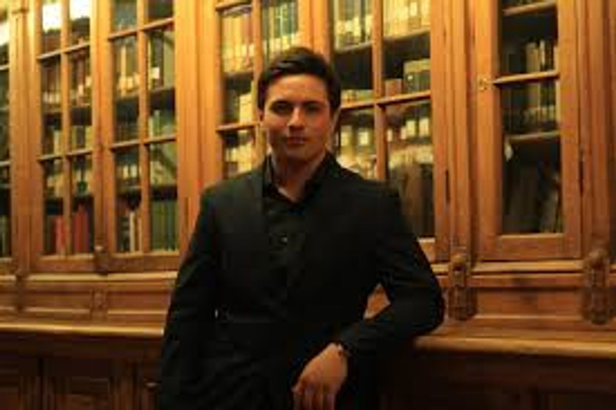 Joven poeta avanza rápidamente en su carrera Joven poeta avanza rápidamente en su carrera