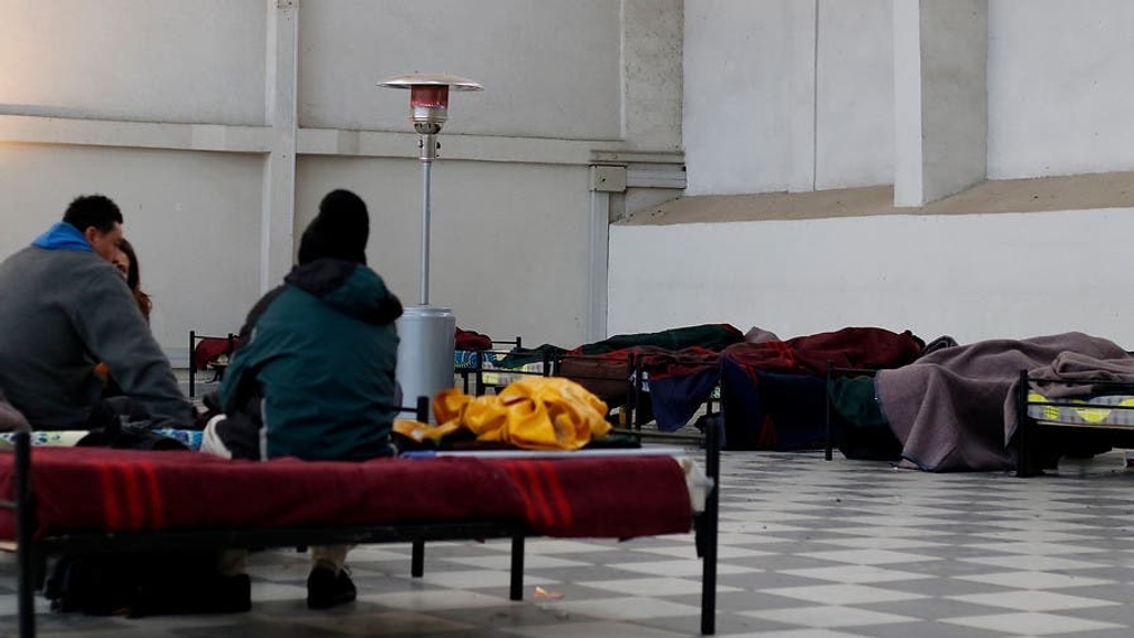 Implementan albergues de emergencia