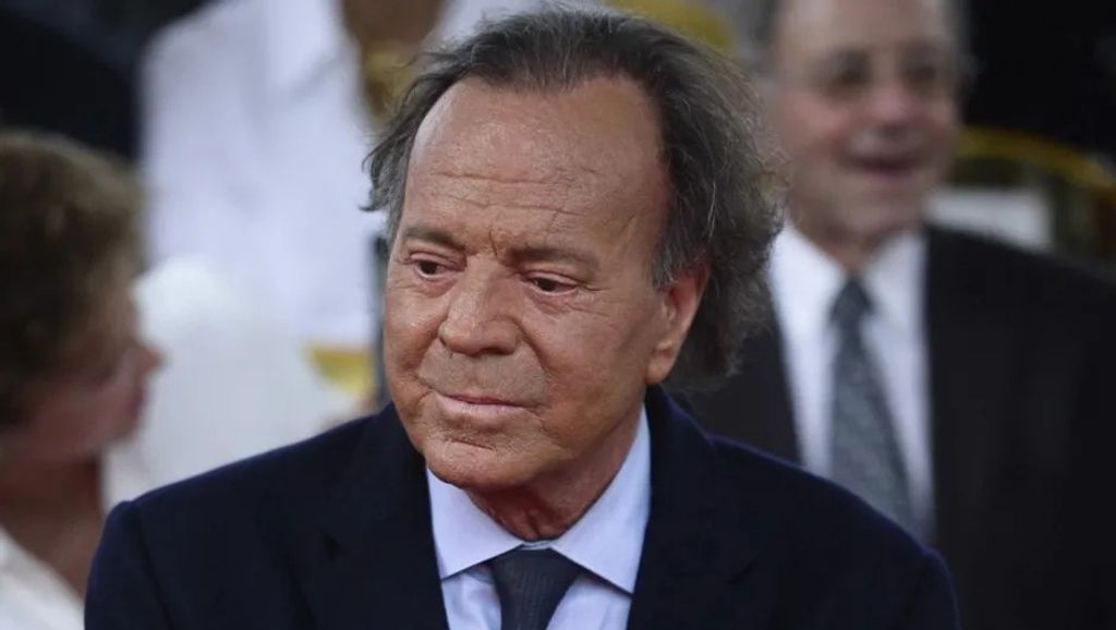 julio-iglesias-acusado-empleadas-abusos julio-iglesias-acusado-empleadas-abusos