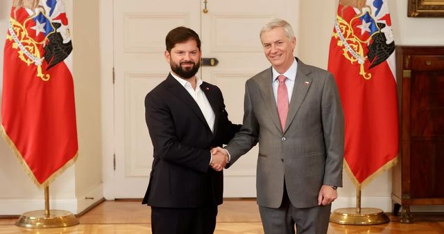 presidente-gabriel-boric-recibe-en-la-moneda-a-jose-antonio-kast-tras-su-amplio-triunfo-en-el-balotaje-2 presidente-gabriel-boric-recibe-en-la-moneda-a-jose-antonio-kast-tras-su-amplio-triunfo-en-el-balotaje-2