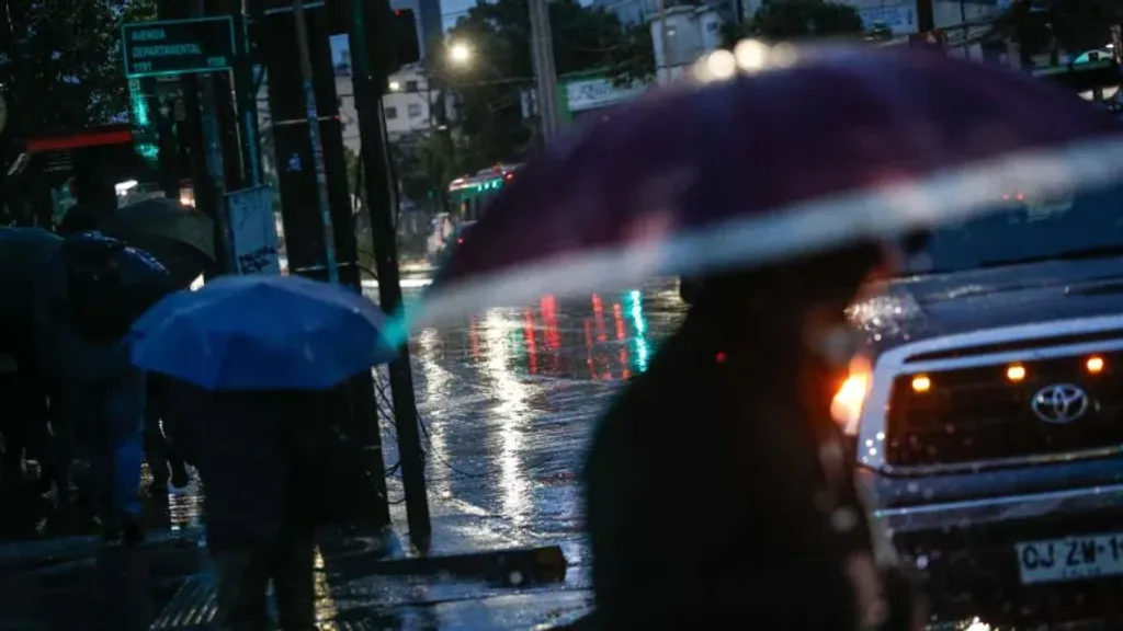 Lluvia-en-Santiago-2-768x432