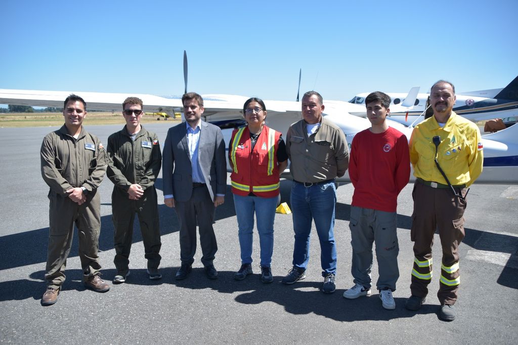 Entrega de Avión a Conaf Entrega de Avión a Conaf