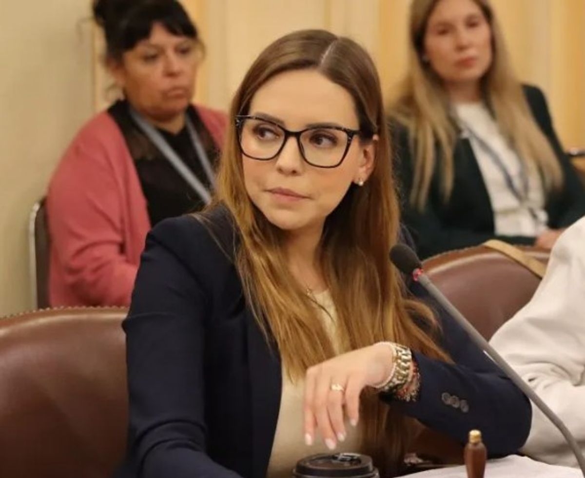 Denuncia anónima pone en jaque a la Senadora Camila Flores