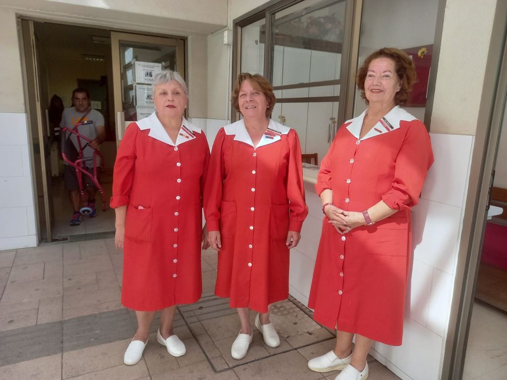 DAMAS DE ROJO DAMAS DE ROJO