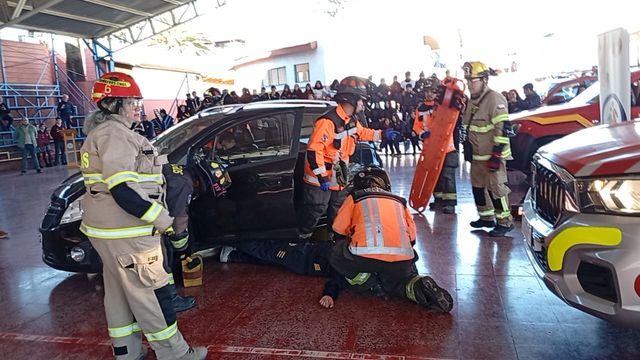 DEMOSTRACIÓN BOMBEROS DEMOSTRACIÓN BOMBEROS