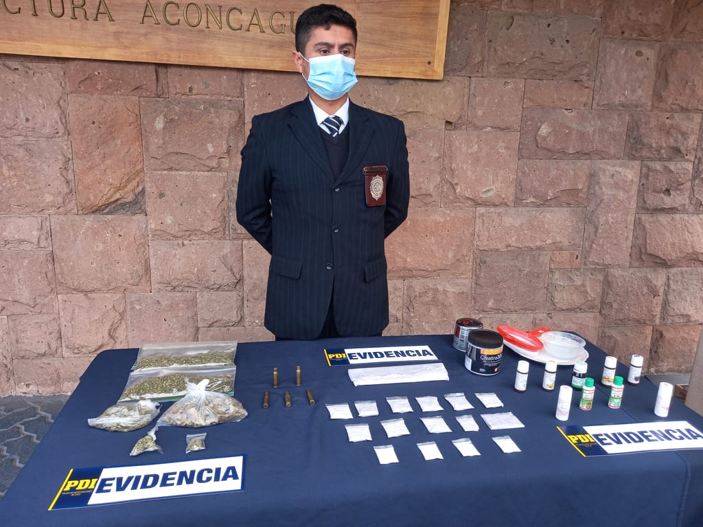 1DETENIDOS MARIHUANA Y TUSI (2) 1DETENIDOS MARIHUANA Y TUSI (2)