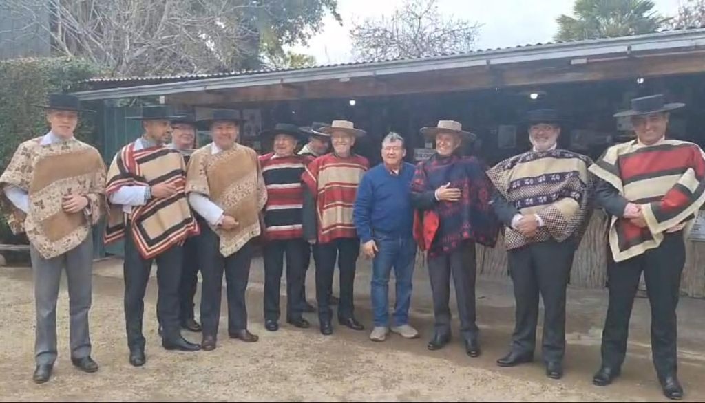 2 CLUB DE HUASOS (2) 2 CLUB DE HUASOS (2)