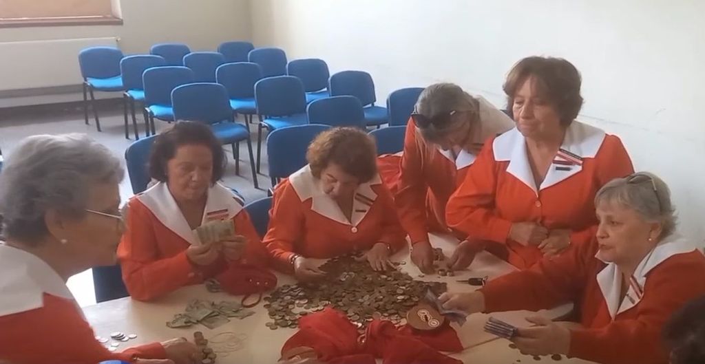 DAMAS DE ROJO DAMAS DE ROJO