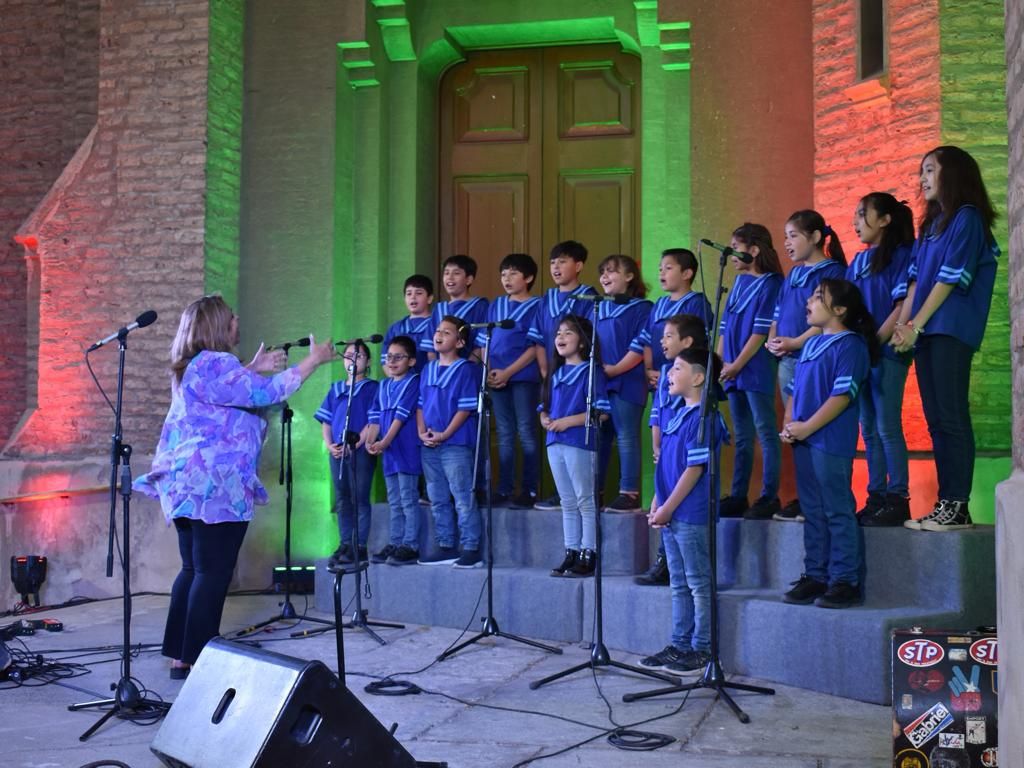 CORO DE NIÑOS CANTORES CORO DE NIÑOS CANTORES