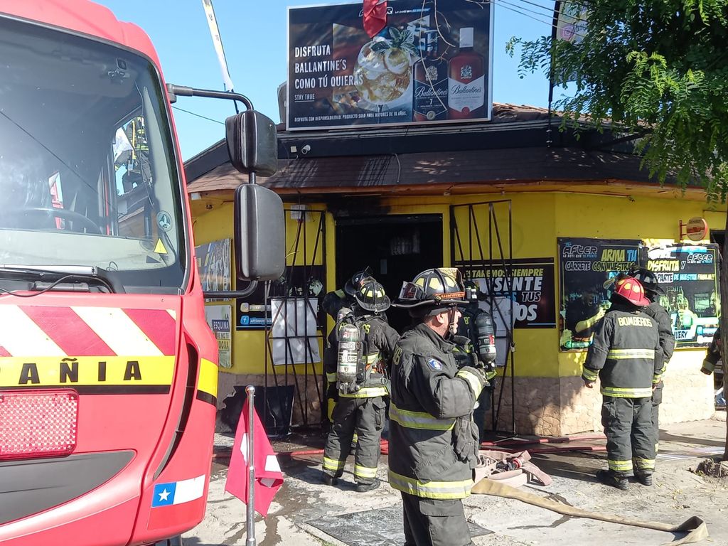 INCENDIO BOTILLERÍA INCENDIO BOTILLERÍA
