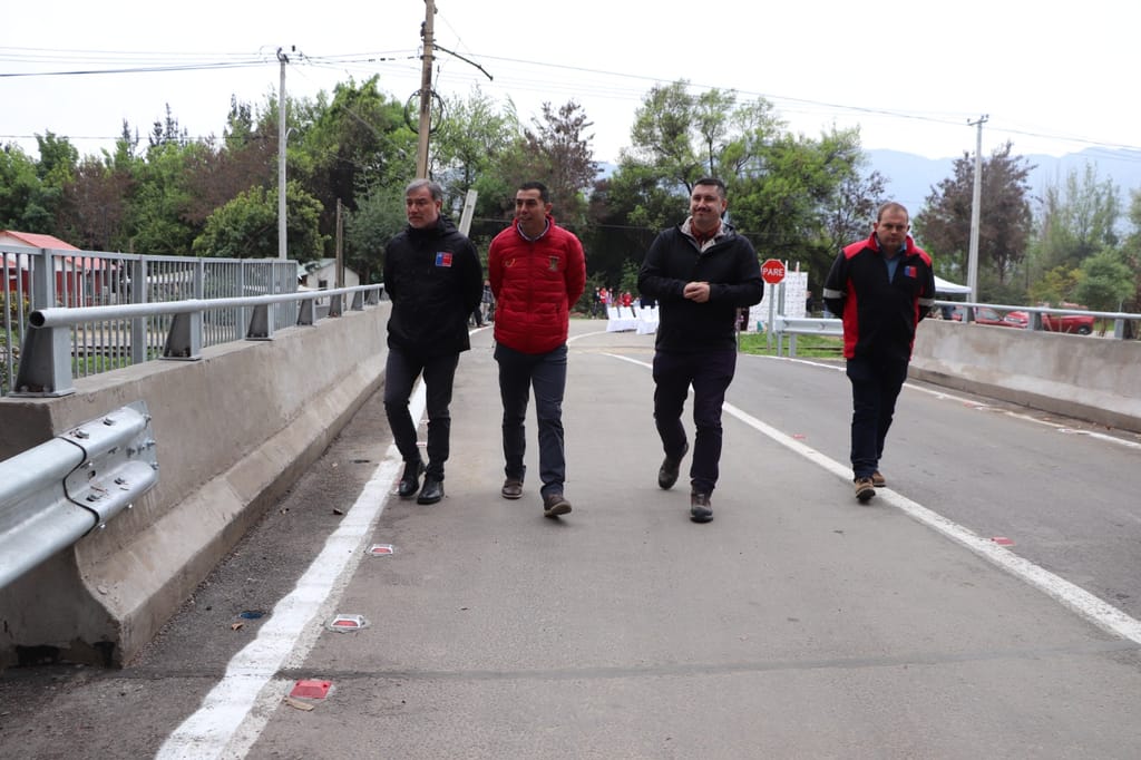 MOP inauguró puente en sector del camino viejo de Lo Campo MOP inauguró puente en sector del camino viejo de Lo Campo