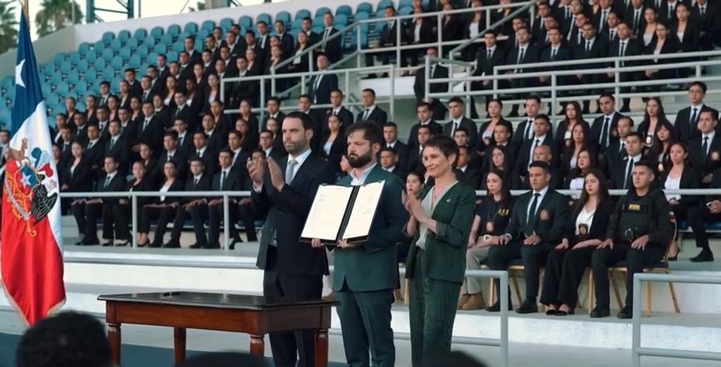 AGENTES POLICIALES AGENTES POLICIALES