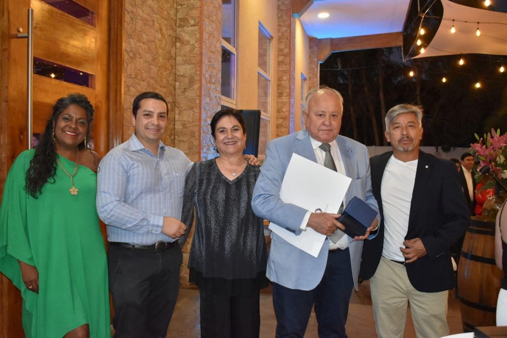 MÉDICOS (2) MÉDICOS (2)